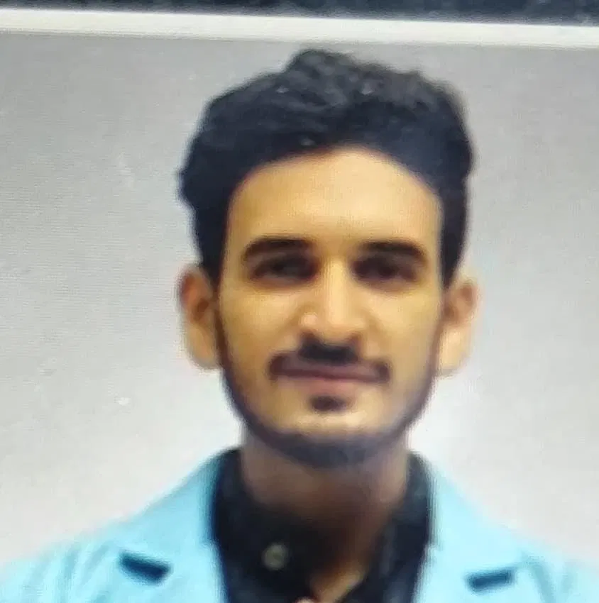 गाज़ियाबाद की एक दुखद खबर सामने आई है, जहां एक युवक का शव उसकी कार में मिला है।